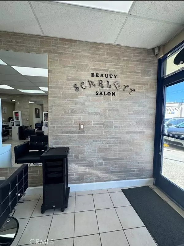 Los Angeles, CA 91406,16935 Vanowen