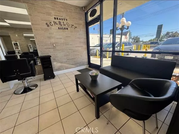 Los Angeles, CA 91406,16935 Vanowen