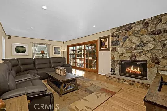 Los Angeles, CA 91406,6941 Louise Avenue