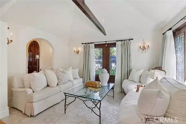 Woodland Hills (los Angeles), CA 91364,22015 Independencia Street