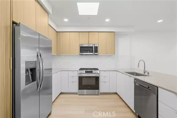 Studio City (los Angeles), CA 91604,12078 Guerin Street #405