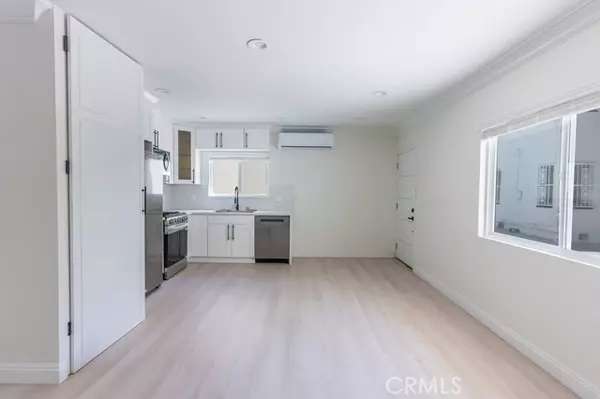 West Hollywood, CA 90048,128 S Harper #128 (1/2)