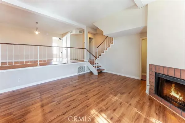 Reseda (los Angeles), CA 91335,19431 Sherman Way #15