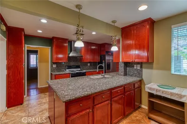 San Fernando, CA 91345,10049 Langdon