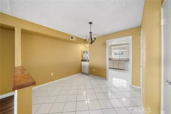 Valley Village, CA 91607,5916 Whitsett AVE #2