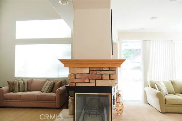 Valencia (santa Clarita), CA 91354,27842 Bloomfield