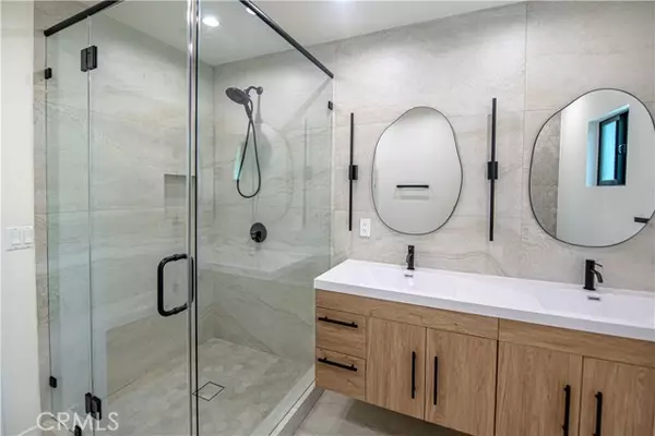 Canoga Park (los Angeles), CA 91304,7760 Independence Avenue