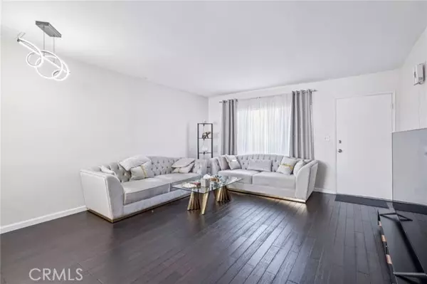 Glendale, CA 91206,312 N Louise Street #210