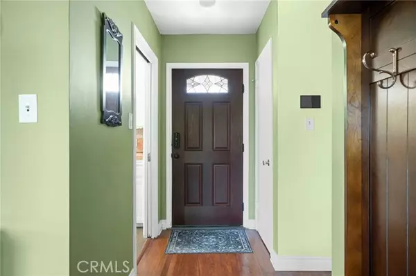 Los Angeles, CA 91405,6818 Varna Avenue