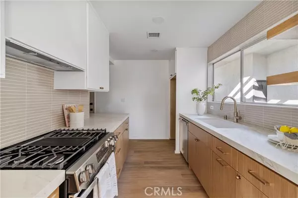 Granada Hills (los Angeles), CA 91344,12648 Darla Avenue