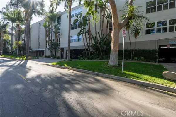 Sherman Oaks, CA 91423,14144 Dickens #216