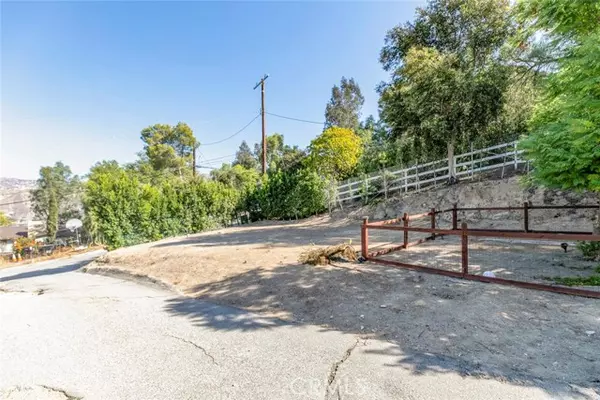 Burbank, CA 91040,9442 Hillrose