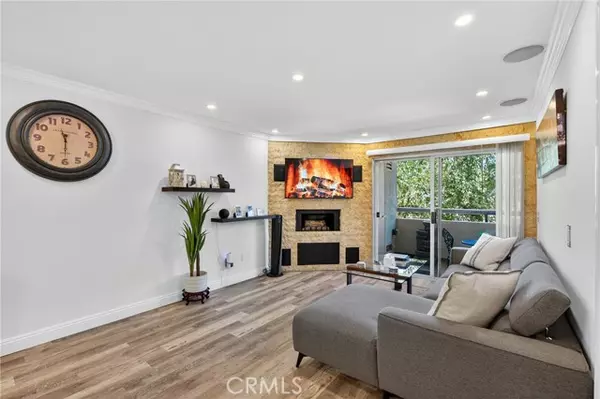 Woodland Hills (los Angeles), CA 91367,5550 Owensmouth #107