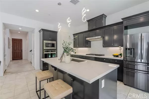 Saugus (santa Clarita), CA 91351,19230 Blackthorn Drive