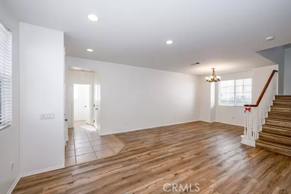 Valencia (santa Clarita), CA 91355,23321 Beachcomber Lane