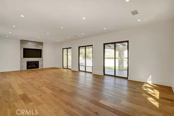 Woodland Hills (los Angeles), CA 91367,5520 Woodlake Avenue