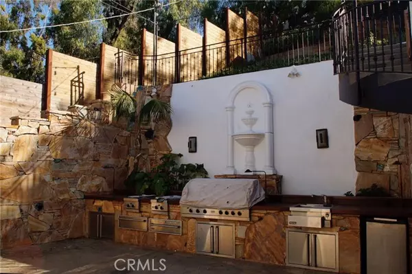5235 San Feliciano Drive, Woodland Hills (los Angeles), CA 91364