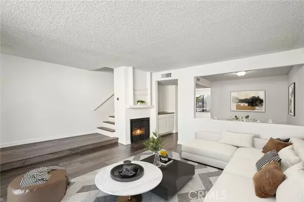 Woodland Hills (los Angeles), CA 91303,22038 Vanowen St. #215