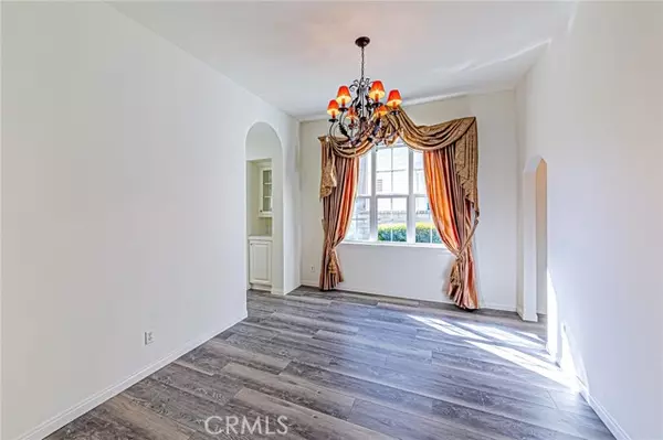 Valencia (santa Clarita), CA 91355,27104 Breakers