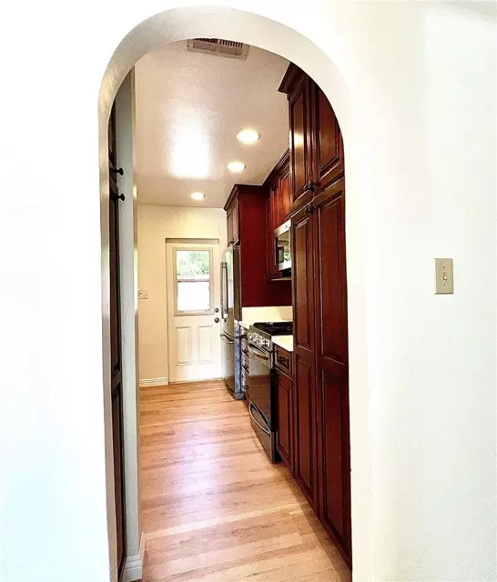 West Hills (los Angeles), CA 91307,22901 Leadwell