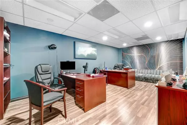 Reseda (los Angeles), CA 91335,6955 Reseda Boulevard