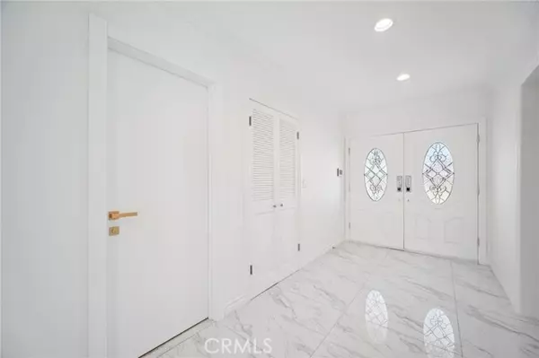 Northridge (los Angeles), CA 91325,17158 Citronia Street