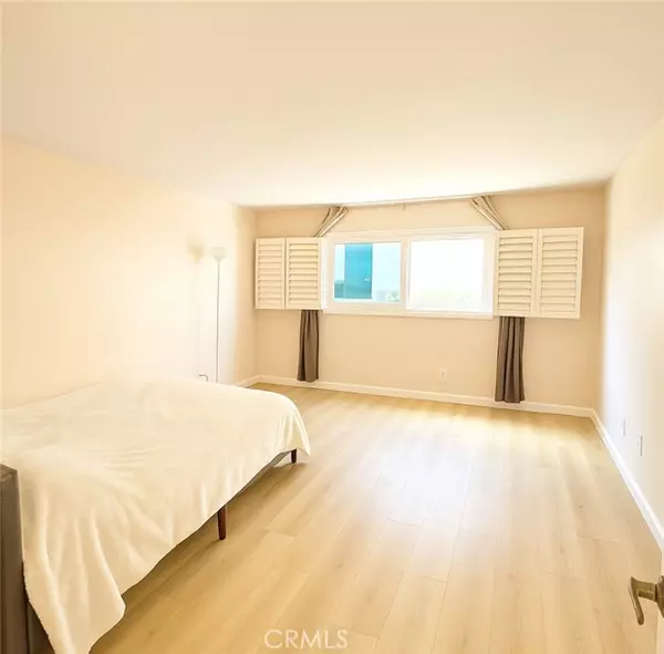 Valley Village, CA 91607,5255 Bellingham #101