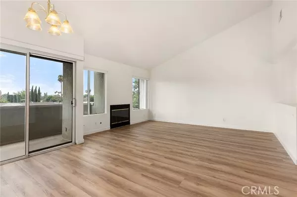 Granada Hills (los Angeles), CA 91344,15796 Midwood Drive #2