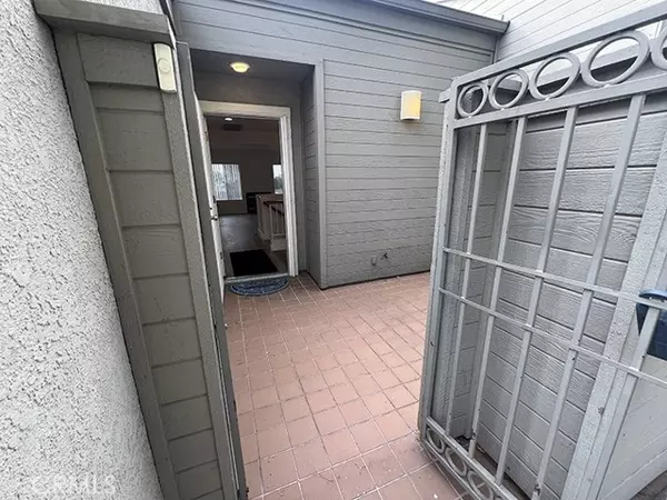 15796 Midwood Drive #2, Granada Hills (los Angeles), CA 91344