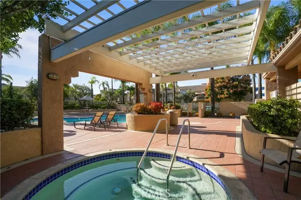 Valencia (santa Clarita), CA 91355,23705 Del Monte Drive #235