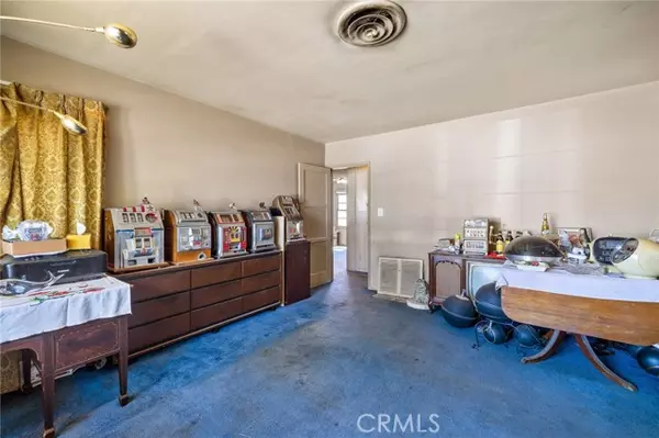 Los Angeles, CA 91406,17650 Welby Way