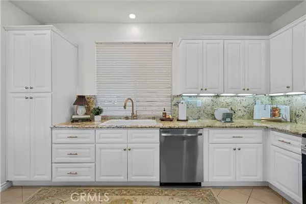 Valencia (santa Clarita), CA 91354,28330 Medlar Drive