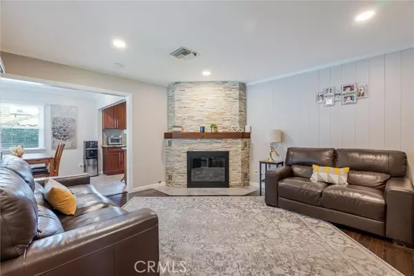 Newhall (santa Clarita), CA 91321,25032 Walnut Street