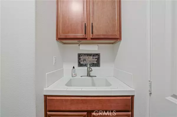 Valencia (santa Clarita), CA 91354,28658 Farrier Drive