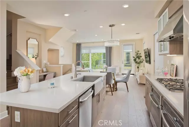 Los Angeles, CA 90068,6749 W Gill