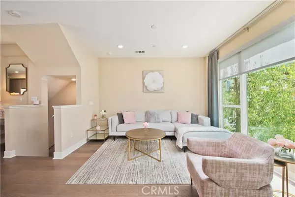 Los Angeles, CA 90068,6749 W Gill