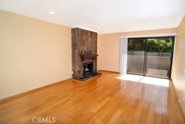 Los Angeles, CA 90068,1940 N Highland #10