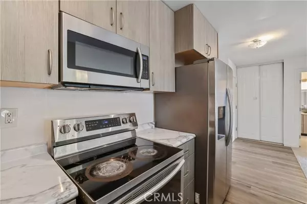 Valencia (santa Clarita), CA 91355,23515 Lyons #281