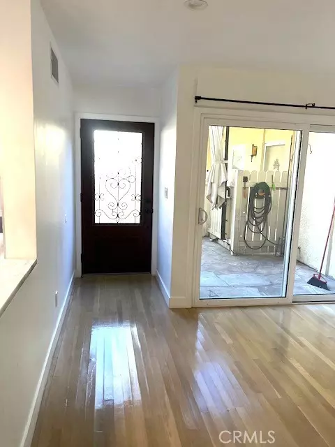 Reseda (los Angeles), CA 91335,8110 Canby #3