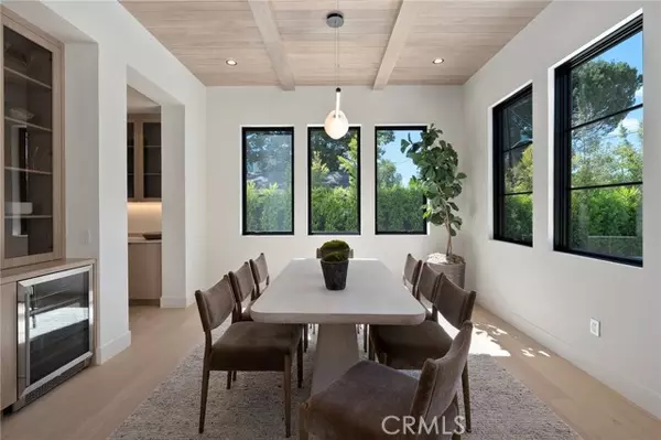 Woodland Hills (los Angeles), CA 91367,23416 Califa Street