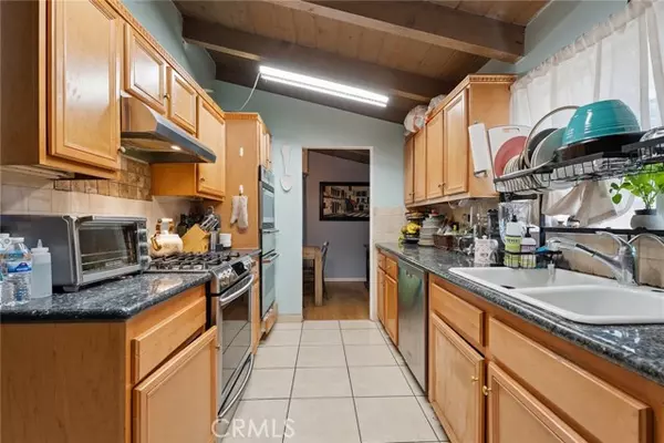 Northridge (los Angeles), CA 91325,17531 Romar Street