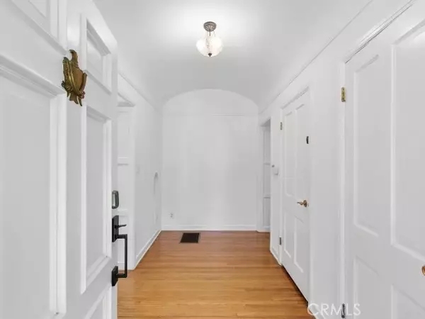 Studio City (los Angeles), CA 91604,12030 VIEWCREST