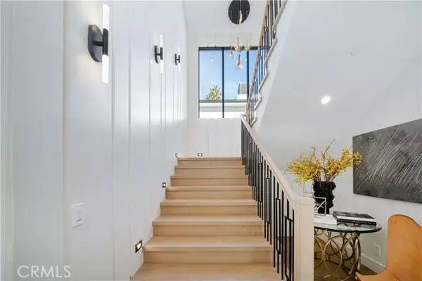 Studio City (los Angeles), CA 91604,12207 Valleyheart Drive