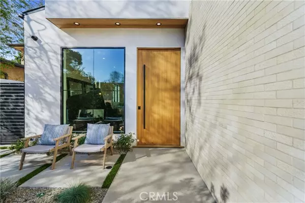 Studio City (los Angeles), CA 91604,12207 Valleyheart Drive