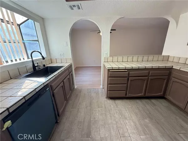 Canoga Park (los Angeles), CA 91303,21930 Valerio Street #15