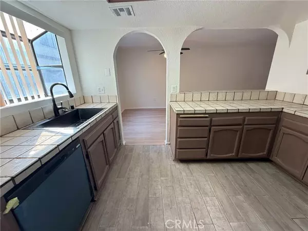 Canoga Park (los Angeles), CA 91303,21930 Valerio Street #15