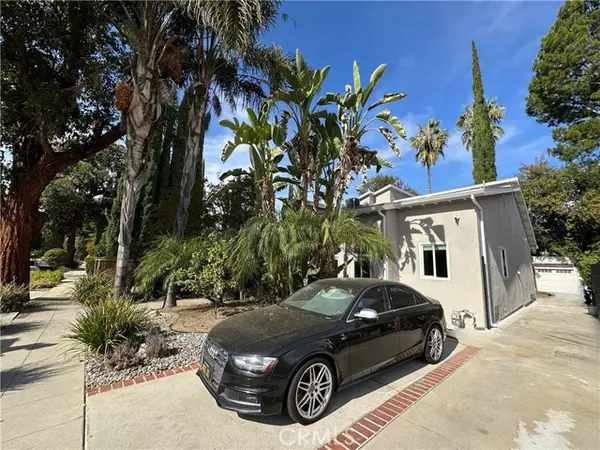 Woodland Hills (los Angeles), CA 91364,22037 Ybarra