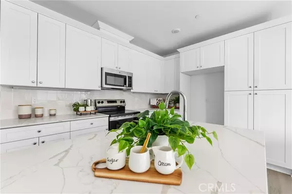 North Hills (los Angeles), CA 91343,9423 N Sepulveda Blvd. #4