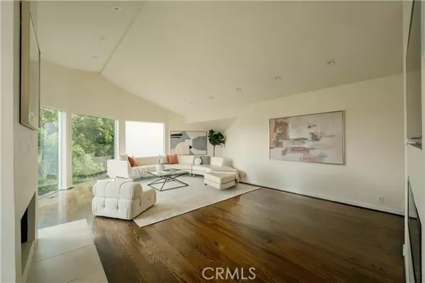 Beverly Hills, CA 90210,1680 Summitridge Drive