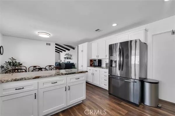 Northridge (los Angeles), CA 91325,17004 Gledhill Street